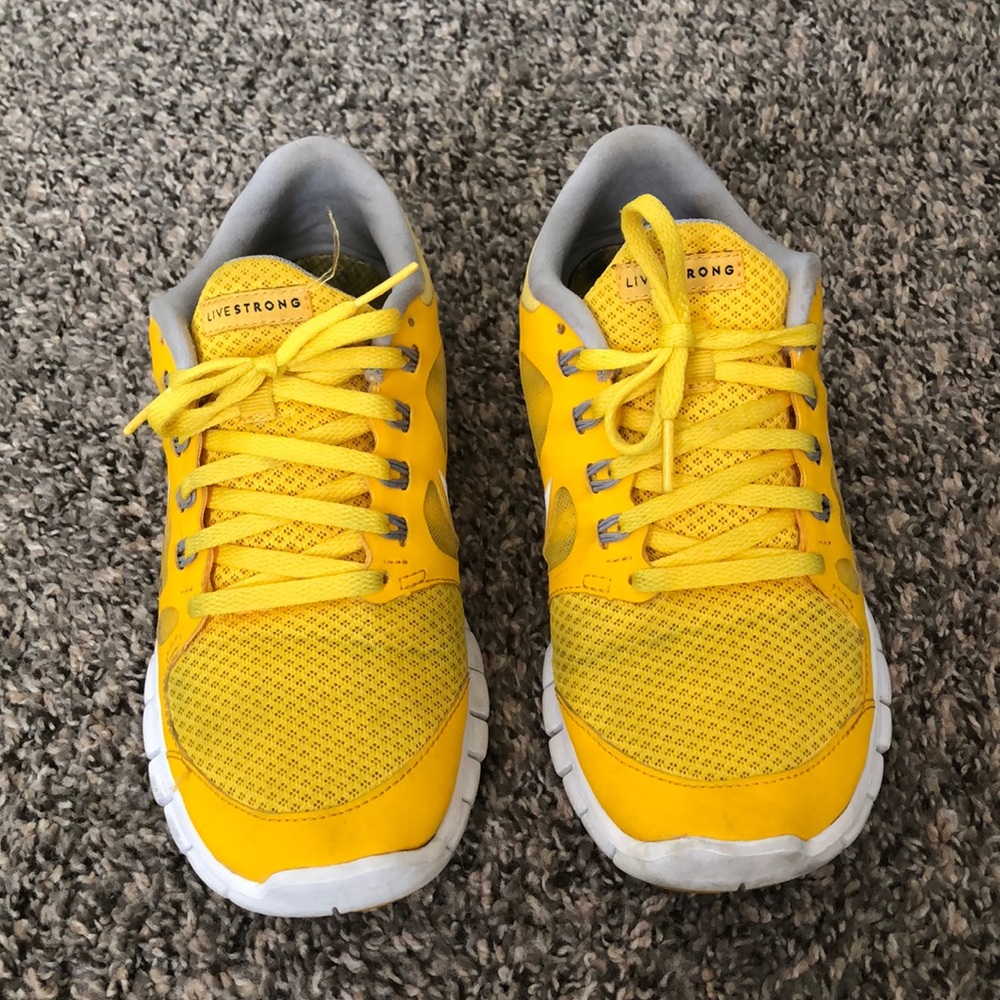 NIKE SHOES LIVE STRONG